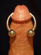 Amphallang piercing 4 gauge with big ring